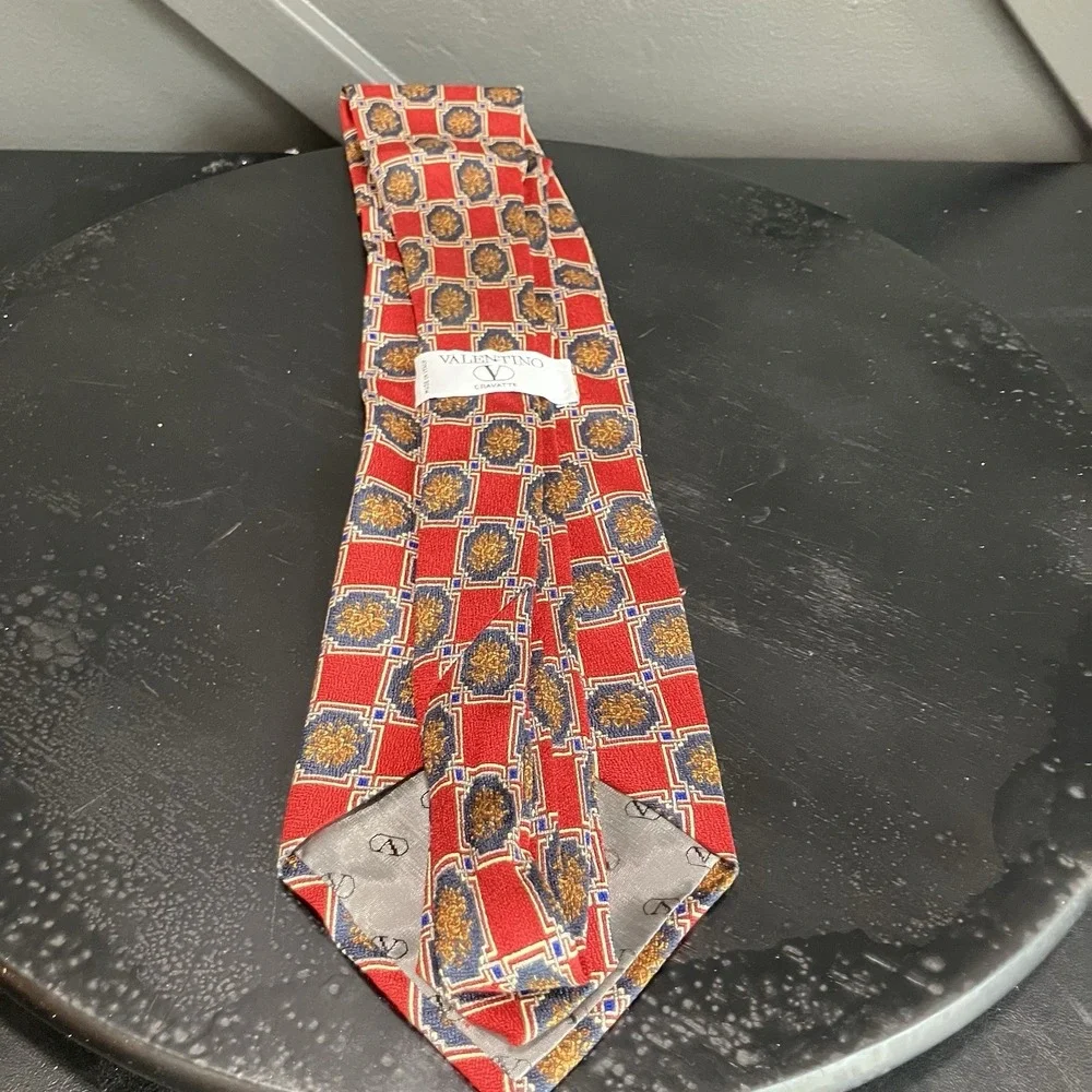 Valentino Cravatte Silk Necktie Red Blue Gold Geometric Medallion Made In Italy